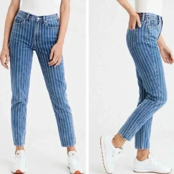 American Eagle Outfitters Denim - American Eagle “Mom Jean" Tapered Straight Leg Rigid Denim Jeans Size 4